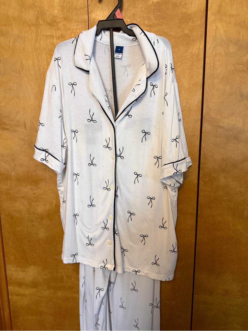 Old Navy Classic Pajama Pant Set featuring a black bow pattern size medium
